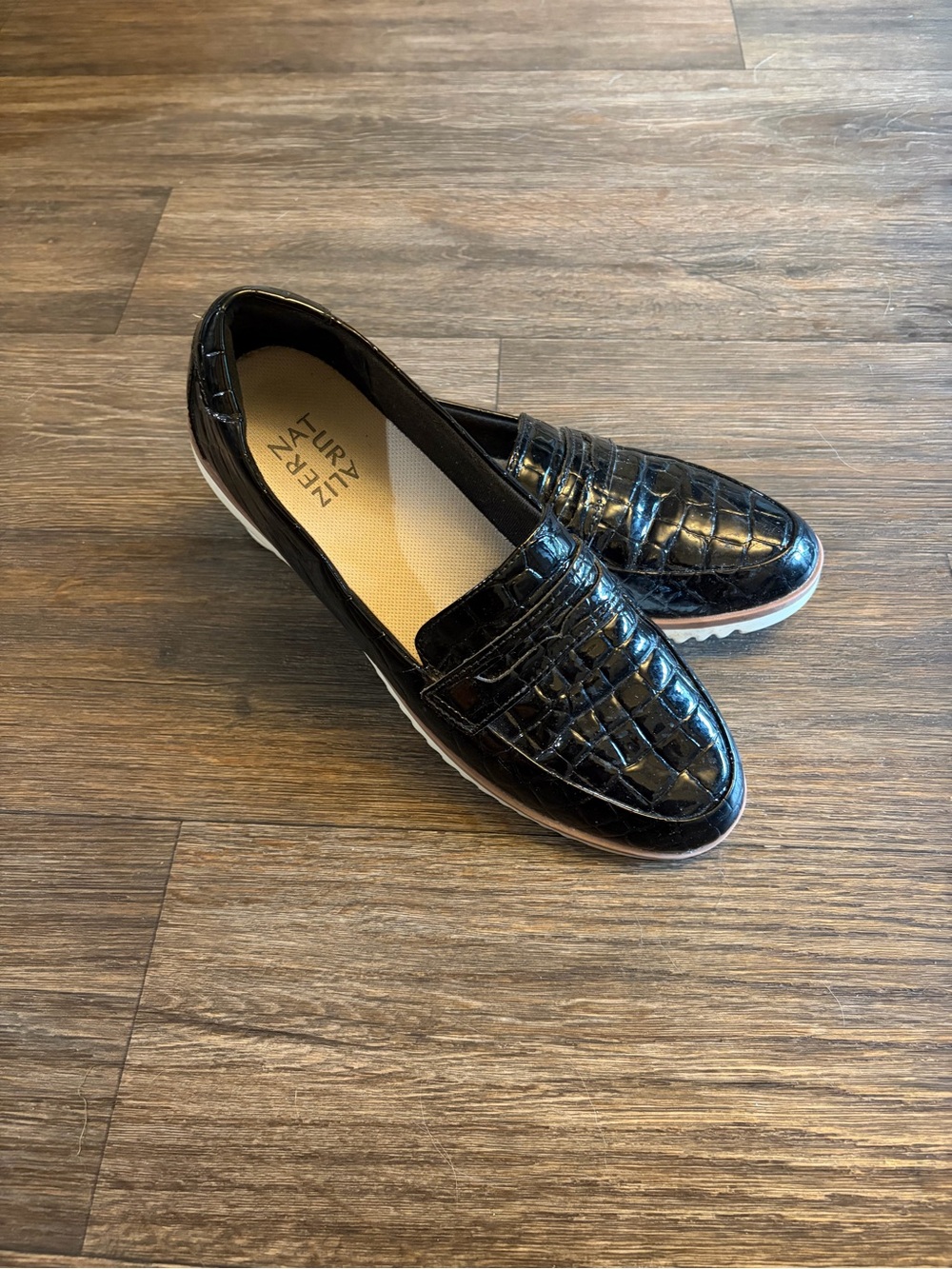 Clarks Women's Workwear Causal Serena Terri Loafer Flat Black Patent Croc SZ 10
